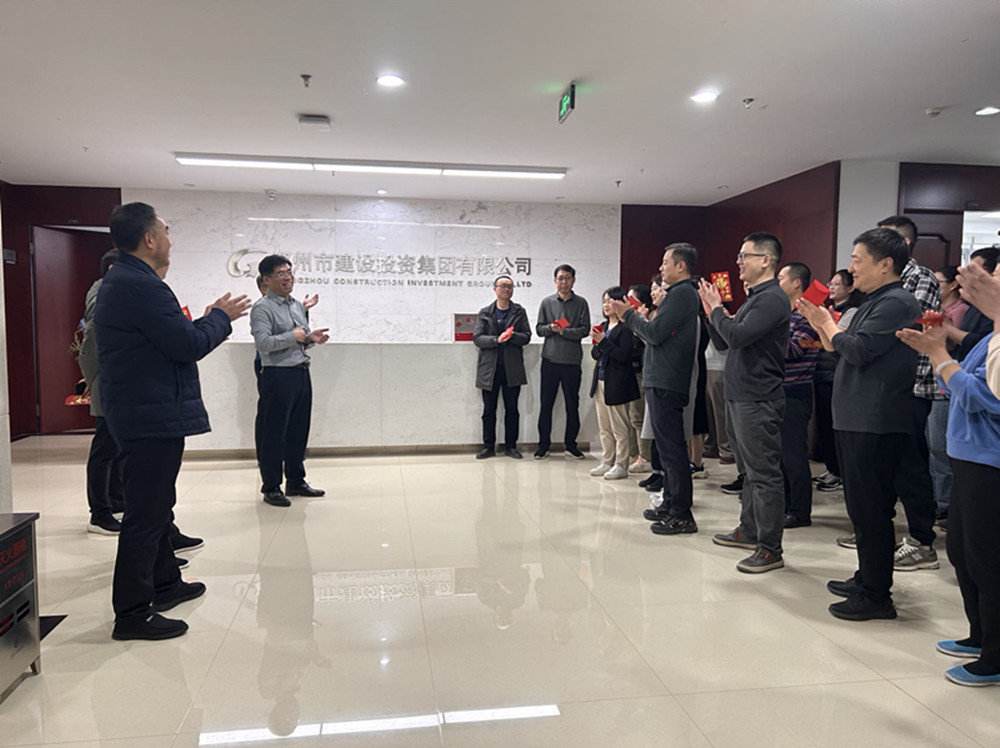 ky体育(中国)官方网站
领导班子迎接员工新春上班